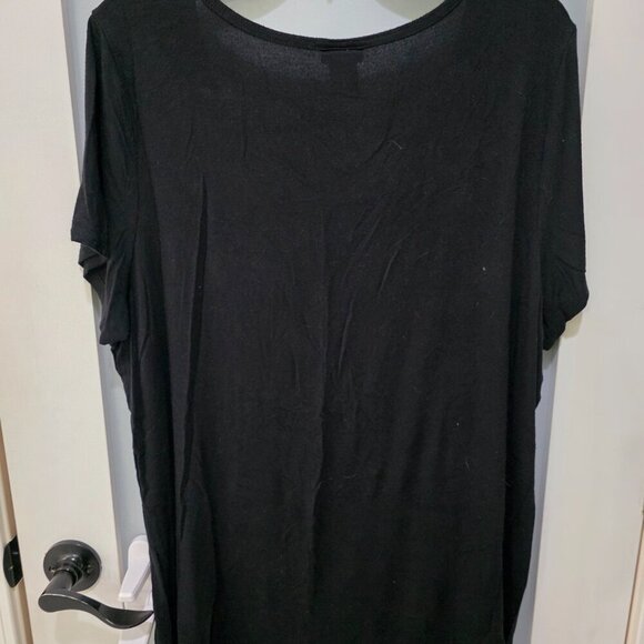 Torrid Black Graphic Tee Size 2 Criss Cross V-Neck - Picture 7 of 7